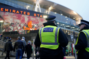 ‘ตำรวจแฟนปืน’ โดนเด้งล้อ ‘ฮ.ตก’ ใส่จิ้งจอก