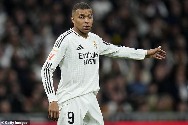 เดเด้เฟิร์ม ‘ปธ.เป้’ คัมแบ็คน้ำหอม มี.ค.