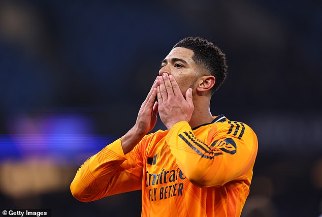 อันเช่อวย ‘จู๊ด’ มีครบสวมปลอกแขนราชัน