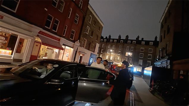 ‘ขุนแจ๊ค’ ย่ำราตรีกรุงลอนดอน – หวิดมีเรื่องช่างภาพ