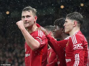 ไม่ใช่หนีตกชั้น! เดอ ลิกท์’ ชี้ผีเข้าช่วงสำคัญลุ้น 2 แชมป์