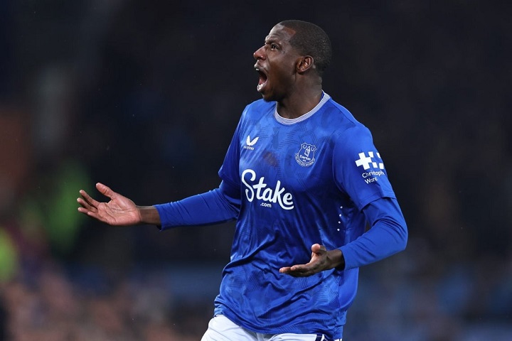 หงส์,ท๊อฟฟี่ร่วมประณามแฟนบอลเหยียดผิว ‘ดูคูเร่’