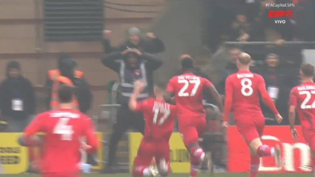 บ่เซื่อสายตา! การ์ดสนามโอเรียนท์อึ้ง ‘ดอนลีย์’ ซัดครึ่งสนาม