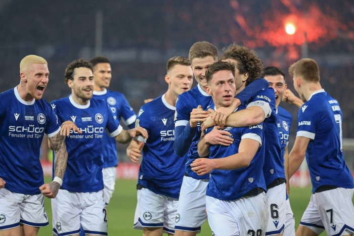 ‘บีเลเฟลด์’ ม้ามืดดับเบรเมน 2-1 ลิ่วตัดเชือกโพคาล