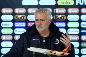 ไก่งวงแบน ‘น้ามู’ 4 นัดดูหมิ่นเปา, หยามคู่แข่ง