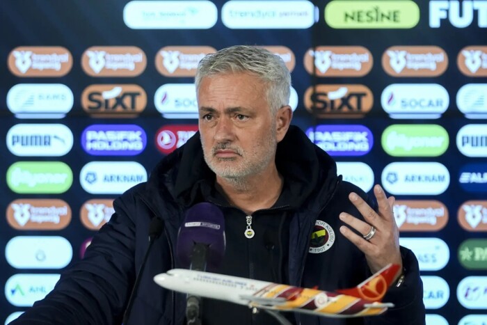 ไก่งวงแบน ‘น้ามู’ 4 นัดดูหมิ่นเปา, หยามคู่แข่ง