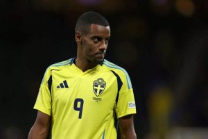 เสริมจุดอื่นก่อน! บาร์ซ่าถอนทัพเลิกล่า ‘อิซาค’