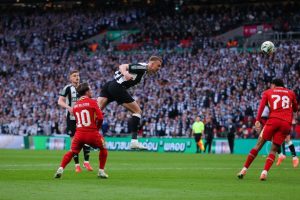 ไม่คิดจะโหม่งได้! สล็อทแจงให้ ‘แม็คก้า’ ประกบ ‘เบิร์น’