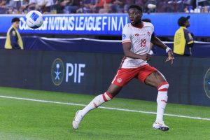 เอเยนต์อัดกุนซือแคนาดาเข็น ‘เดวีส’ ลงทั้งที่ฟิตไม่เต็มร้อย