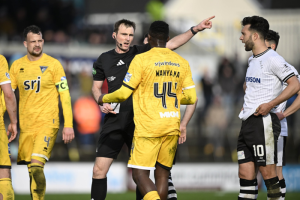 ‘วานยาม่า’ หวนเล่นลีกสก็อต 20 นาทีโดนแดง