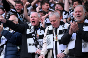 แฟนเรียกร้อง! ‘สาลิกา’ เปลี่ยนใจจัด ‘รถแห่’ บาวคัพ