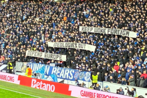 ยูฟ่าปรับเงิน ‘เรนเจอร์ส’ แฟนชูป้ายต้าน Woke