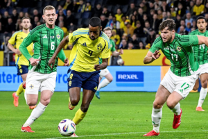 อิซาคยิง+จ่าย! ‘สวีเดน’ กู้หน้าอุ่นถล่มแอร์เหนือ 5-1