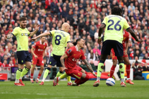 ให้ได้ไง? ‘ยูริช’ เซ็งเปาแจกจุดโทษ ‘หงส์’