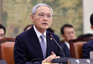 รมต.โสมเด้งรับปรับปรุงพื้นสนามหลัง ‘ซน’ ด่า