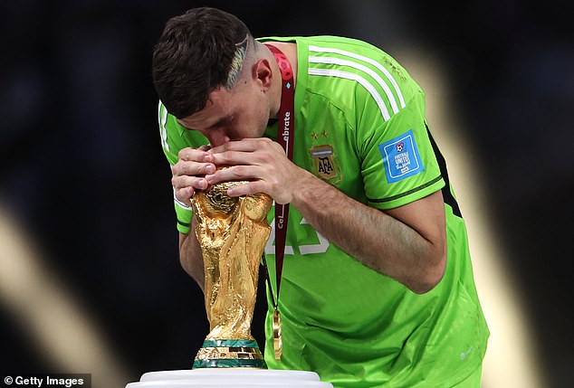 ‘มาร์ติเนซ’ ขอรีไทร์ฟ้า-ขาว หากฟาดแชมป์โลก 2 ปีติด