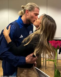 กำลังใจล้น! ‘เมียอู๊ด’ ตามเชียร์ขอบสนามเดบิวต์ชาลเก้