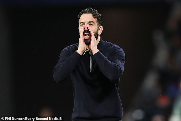 ‘อโมริม’ ชี้แข้งผีล้าทำหนืดท้ายเกม