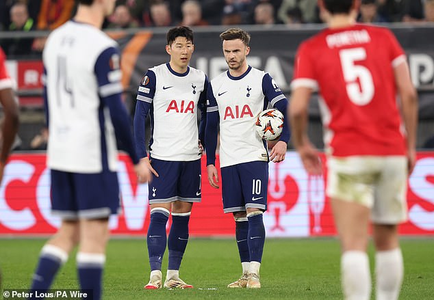 งงกันทั้งสนาม! โซเชียลขยี้คลิป ‘ฟรีคิกไก่’ ผิดแผน