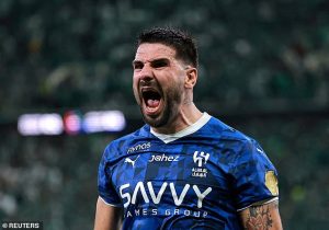 ‘มิโตรวิช’ เข้าโรงหมอเช็คหัวใจเต้นผิดปกติ