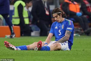 ปืนลุ้น ‘คาลาฟิออรี่’ เจ็บเข่ารอเช็คอาการ