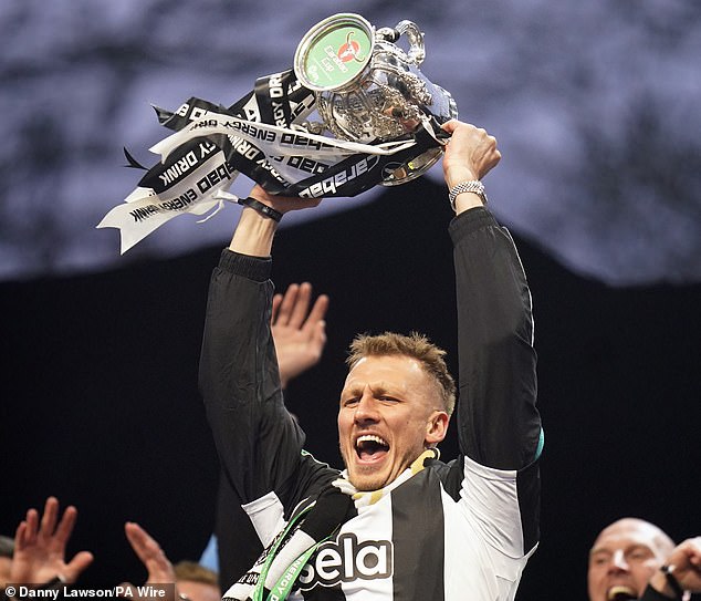 ‘เบิร์น’ ยิ้มแก้มแตก! Sela บินโดรนจำลองลูกโขกหงส์