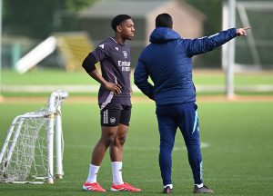 เล่นติดดาบ! พี่ต้าเตือน ‘สเคลลี่’ พัฒนาการตัดสินใจ