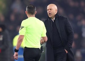 ‘พรีเมียร์ลีก’ พิจารณาใช้กล้องติดตัวผู้ตัดสินยกระดับเกม