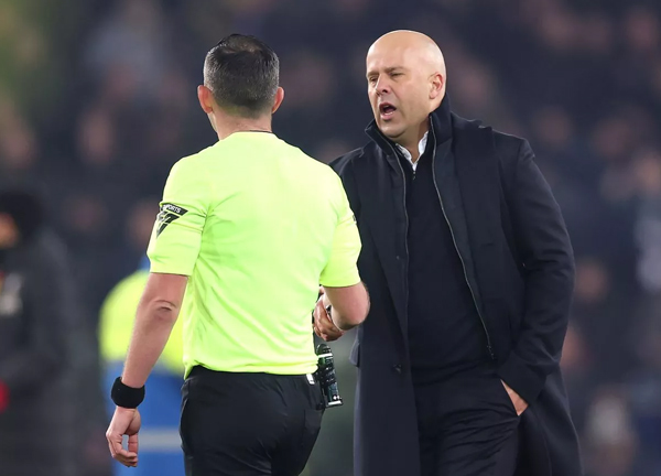 ‘พรีเมียร์ลีก’ พิจารณาใช้กล้องติดตัวผู้ตัดสินยกระดับเกม