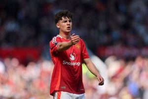 ‘บอสเจ๋ง’ ชมผลงานสองแข้งลูกกรอก