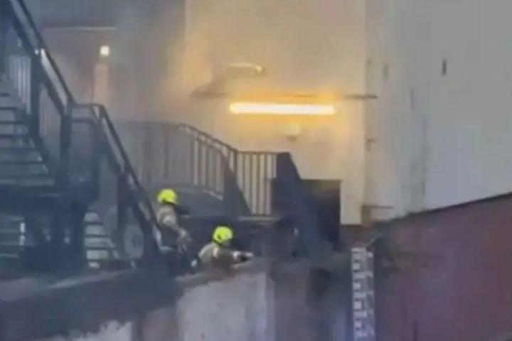 ดับเพลิงรับแจ้งเหตุไฟไหม้สนาม ‘ลูตัน ทาวน์’