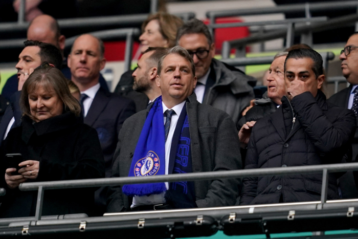 เสี่ยงโดนปรับ! ยูฟ่ารอสอบ ‘สิงห์’ ขายทีมหญิงให้ตัวเอง