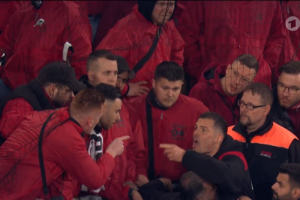 ‘ชาก้า’ เถียงเดือดแฟนบอล ‘ห้างยา’ ตกรอบช็อค