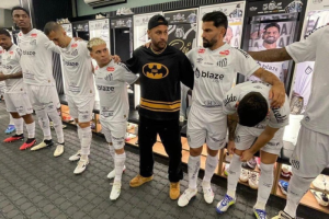 กลับก่อนแข่ง… ‘เนย์มาร์’ ใส่เสื้อแบทแมนปลุกใจทีม