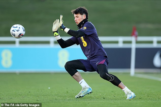 สาลิกายังจับตา ‘แทรฟฟอร์ด’ เฝ้าเสา