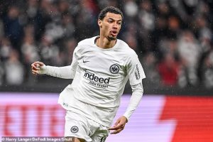 คาร์ร่าชี้ ‘เอกิติเก้’ เข้าสเป็คหงส์มากกว่า ‘อิซาค’