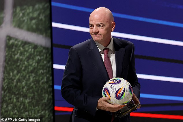 ปธ.ฟีฟ่าหวัง ‘หมีขาว’ ได้กลับมาแข่งตามเดิม