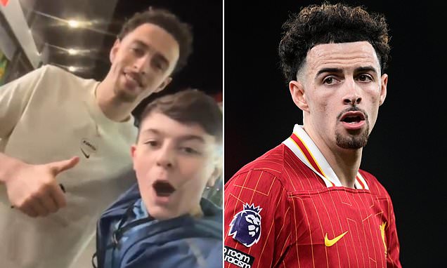 ร้ายกาจ! ‘โจนส์’ เสียเหลี่ยมเด็กท็อฟฟีขอเซลฟีก่อนร้องเพลงแซว