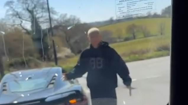 ‘ซาร์’ บีบแตรปั่น ‘ริชาร์ลิซอน’ หัวร้อนกลางสามแยก