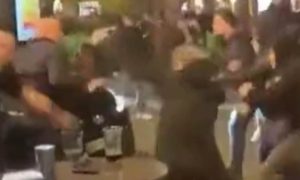 เผยคลิป ‘แฟนวิลล่า’ ปะทะเดือด PSG ก่อนเกม