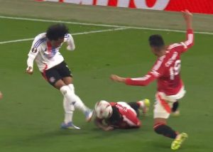 ริโอ ทึ่ง ‘โยโร่’ ใจเด็ดเอาศีรษะบล็อคลูกยิง