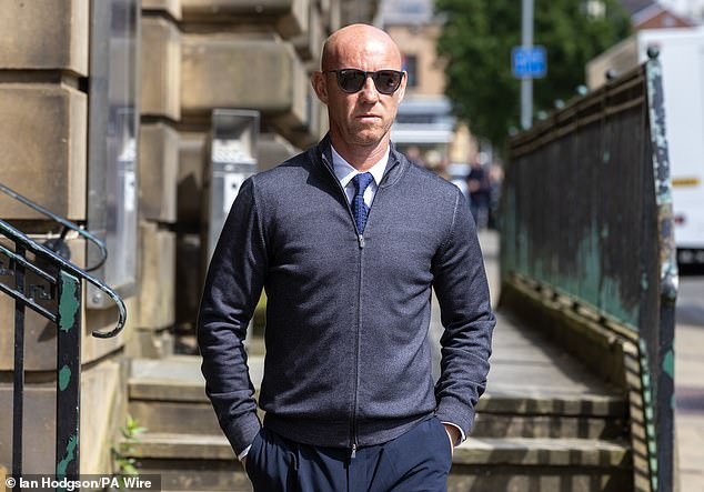 ตร.แค่เตือน ‘บัตต์’ หัวโขก รปภ.ห้ามฉี่รดกำแพง