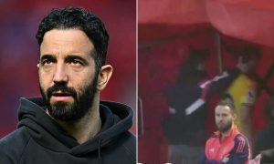 อย่าทำให้คิด! หลุดภาพ ‘บอสเจ๋ง’ ดิ่งอุโมงค์โอบไหล่ ‘คุนญ่า’ ช่วงพักครึ่ง