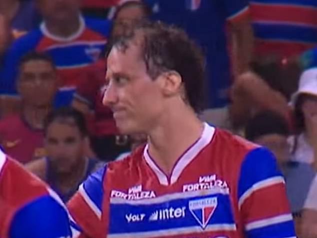 หมดกันพ่อหนุ่มหัวฟู! แฟนเซอร์ไพรส์ ‘ลุคล่าสุดลุยซ์’