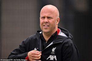 ไม่ใช่อาร์เน่อ! แฟนบอลขอปรับตัวหลังเพิ่งได้รู้ชื่อจริง ‘สล็อท’