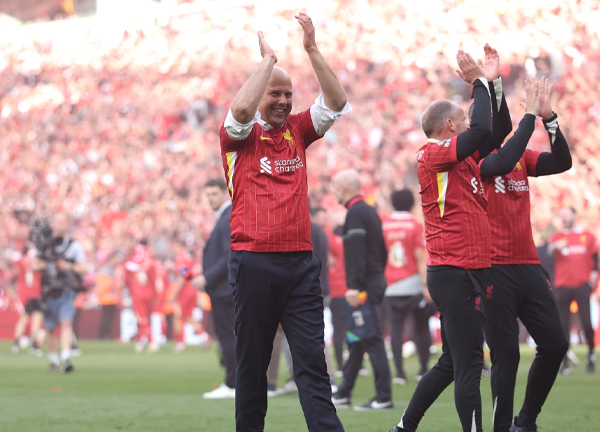 ‘สล็อท’ ซึ้งใจค็อปช่วยสร้างบรรยากาศพิเศษในวันฉลองแชมป์