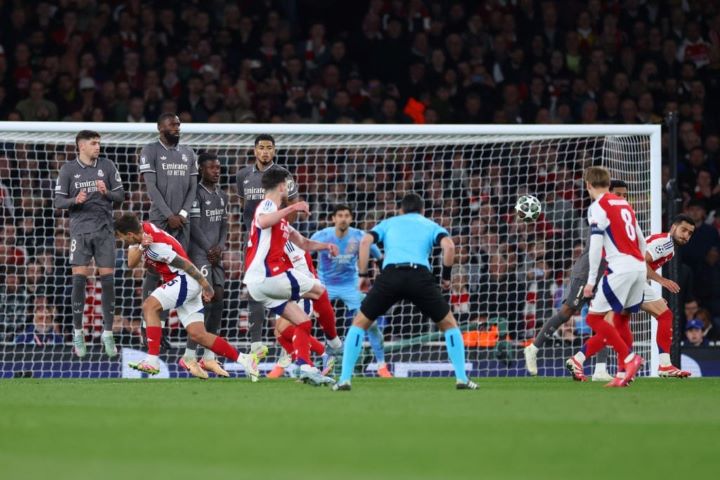 จนมาเห็นกับตา! เผยภาษากาย ‘จู๊ด’ หลังสองฟรีคิก ‘ไรซ์’