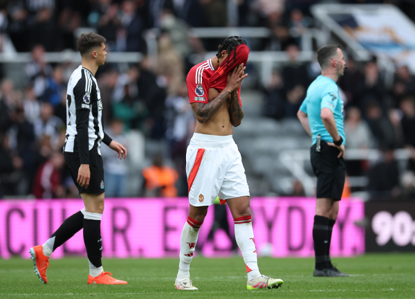 มองไลน์แมนทำไม?! อองรีจวก ‘โยโร่’ ปล่อยบาร์นส์ยิงง่าย