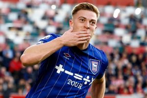 ค่าฉีก 30 ลป.! สาลิการ่วมวงสนคว้า ‘ดีแลป’ เติมแดนหน้า