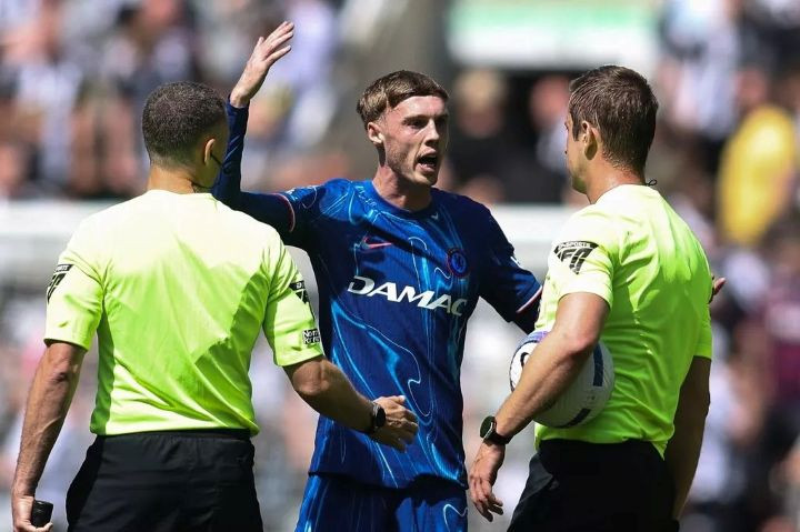 EPL เตรียมเปลี่ยนกฎ ‘กัปตันเท่านั้น’ คุยเปาได้